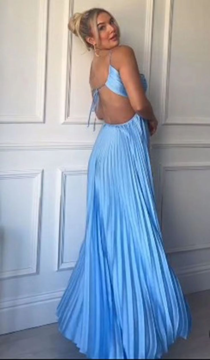 Robe de soirée longue bleue à col licou et coupe trapèze J5713 