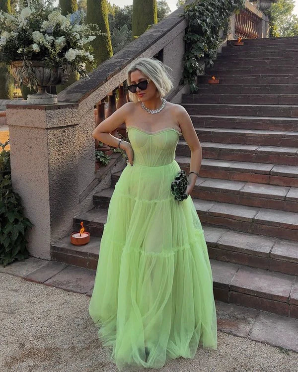 Grünes Tüll Langes A-Linie Abendkleid Trägerloses Ballkleid J5716 