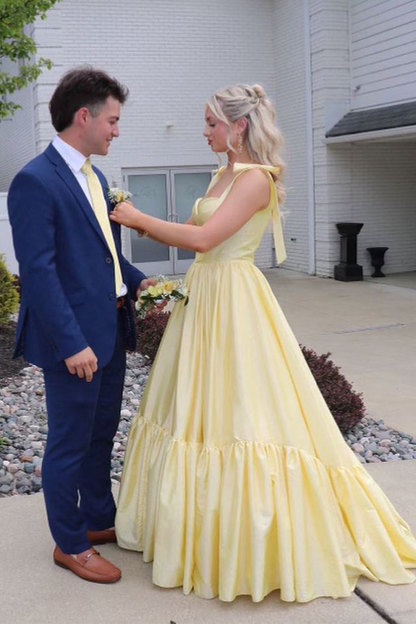 Langes Ballkleid in A-Linie mit Herzausschnitt und Schleife und Trägern J5763 