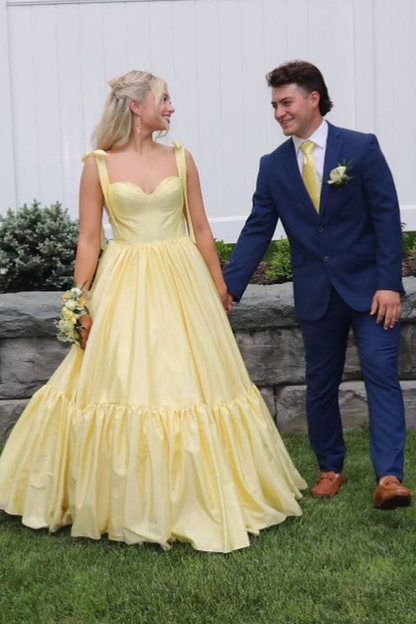 Langes Ballkleid in A-Linie mit Herzausschnitt und Schleife und Trägern J5763 