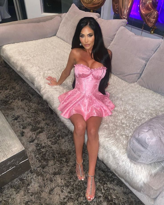 Robe courte d'anniversaire en satin rose coupe trapèze J6704