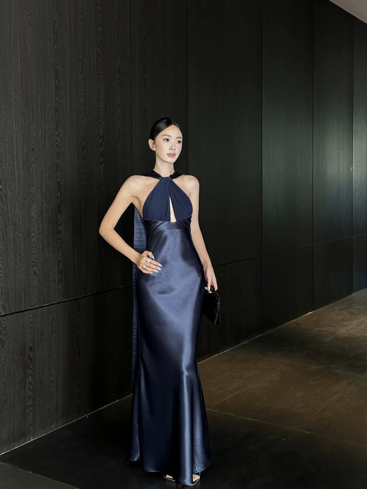 Marineblaues Satin-Abendkleid mit langem Etuikleid, Partykleid J8680