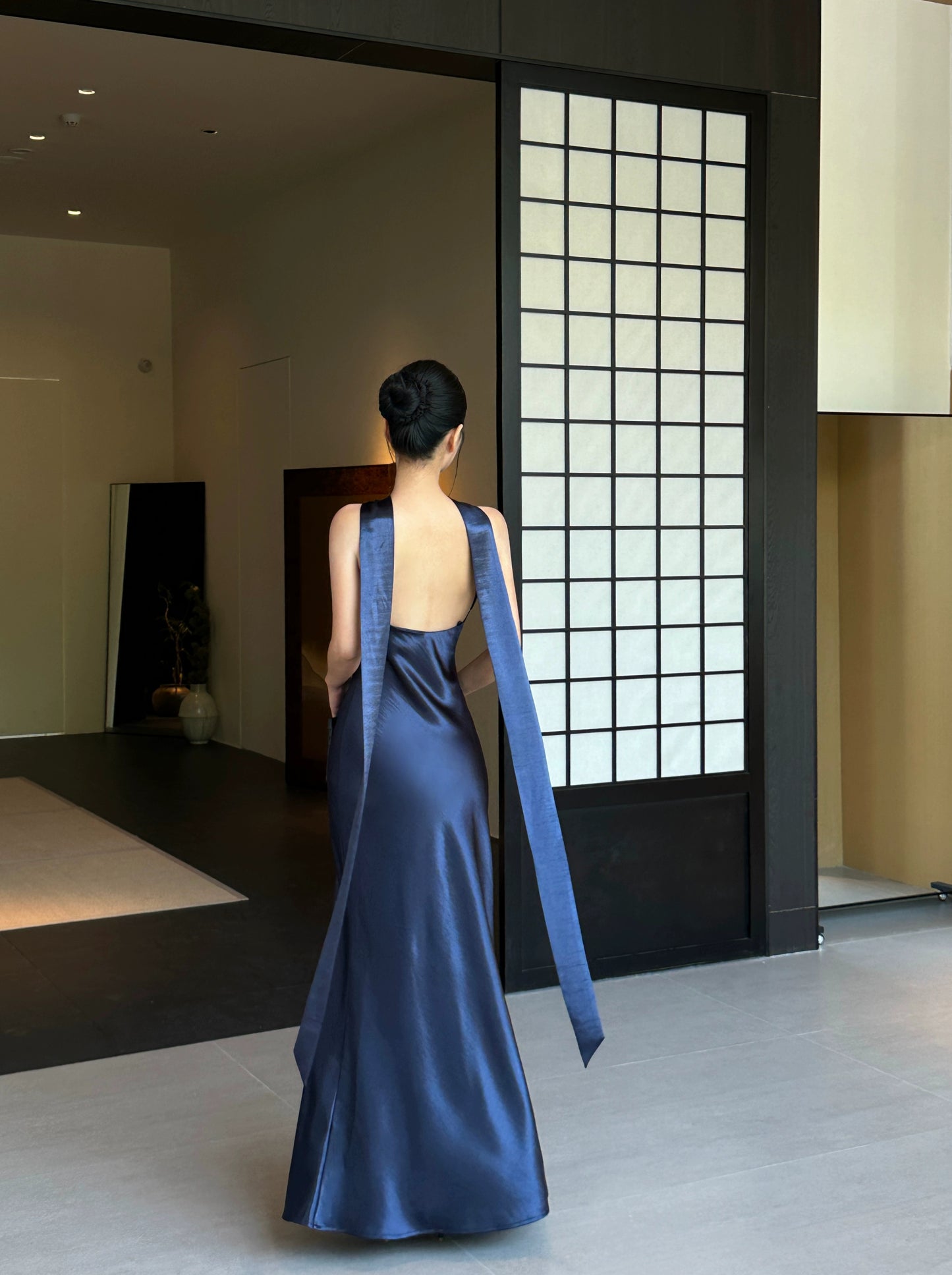 Marineblaues Satin-Abendkleid mit langem Etuikleid, Partykleid J8680