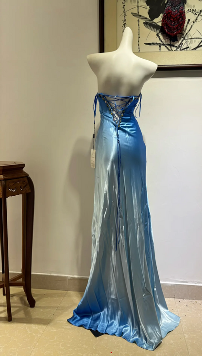 Robe de soirée longue bleue fourreau à décolleté en cœur avec fente et perles J8722