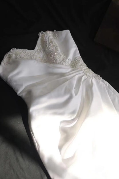 Robe de mariée fourreau blanche à col en cœur et longue robe de soirée perlée J8725