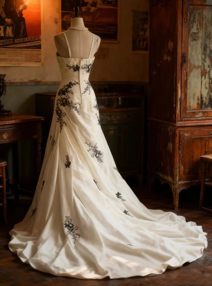 Spaghettiträger Weißes Brautkleid Mit Schwarzer Applikation Elegantes Brautkleid J8727