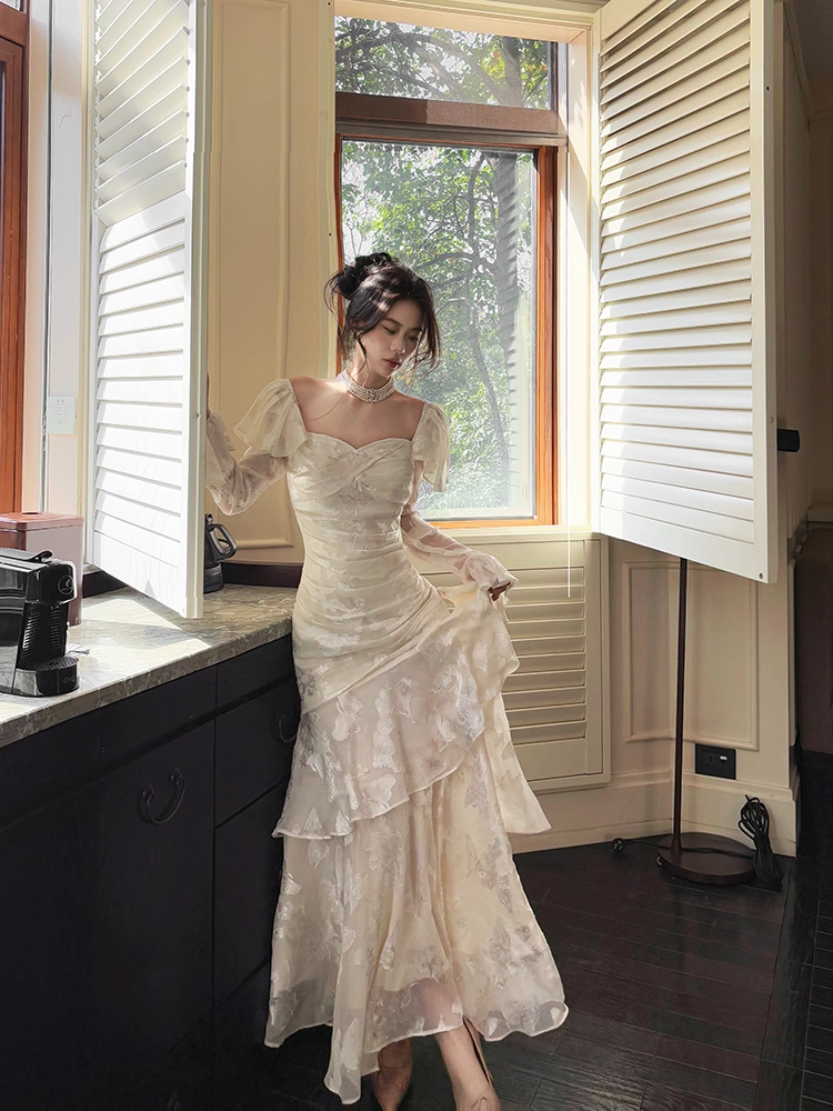 French-style Butterfly Formal Dress with Ruffled Long Sleeves Formal Gown L75