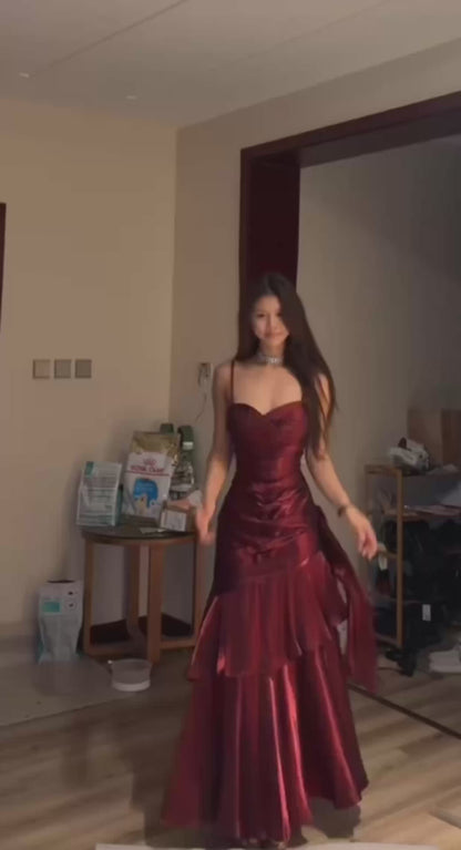 Burgunderrotes Ballkleid mit Spaghettiträgern und Rüschen, formelles Partykleid J6464